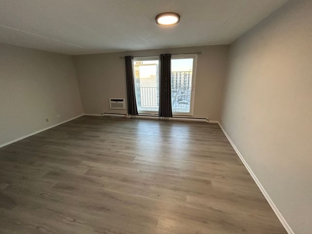 9731 N Fox Glen Drive 5C, Niles, IL 60714