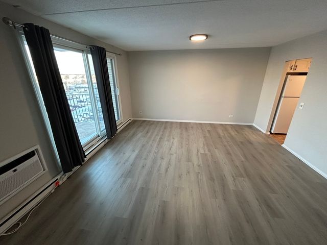 9731 N Fox Glen Drive 5C, Niles, IL 60714