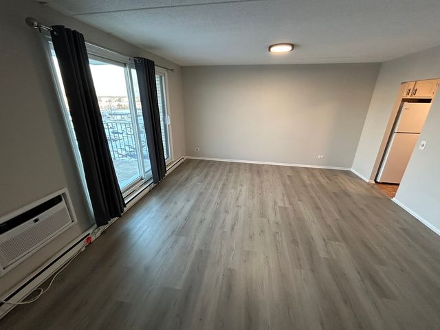 9731 N Fox Glen Drive 5C, Niles, IL 60714