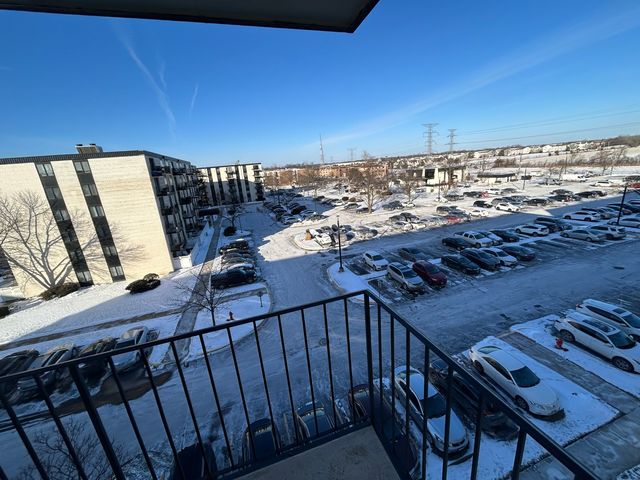 9731 N Fox Glen Drive 5C, Niles, IL 60714