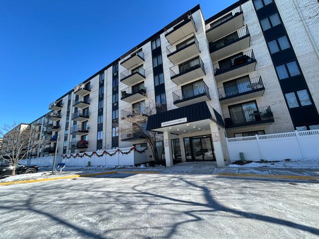 9731 N Fox Glen Drive 5C, Niles, IL 60714