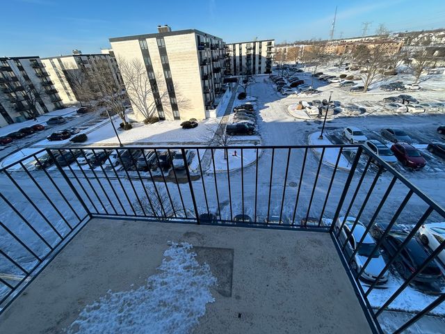 9731 N Fox Glen Drive 5C, Niles, IL 60714