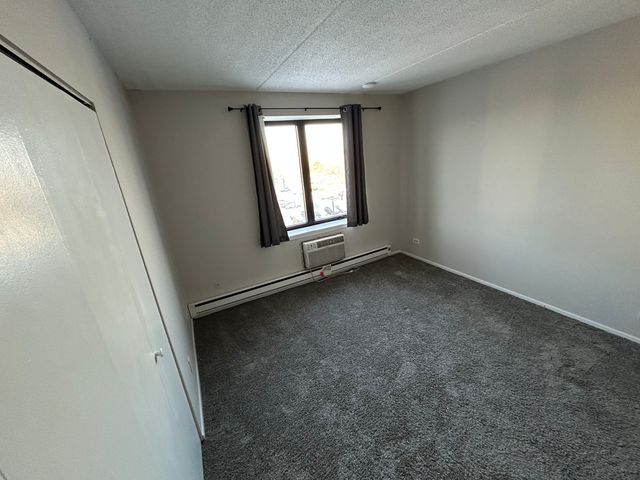 9731 N Fox Glen Drive 5C, Niles, IL 60714