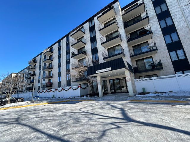 9731 N Fox Glen Drive 5C, Niles, IL 60714