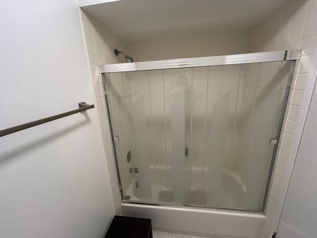 9731 N Fox Glen Drive 5C, Niles, IL 60714