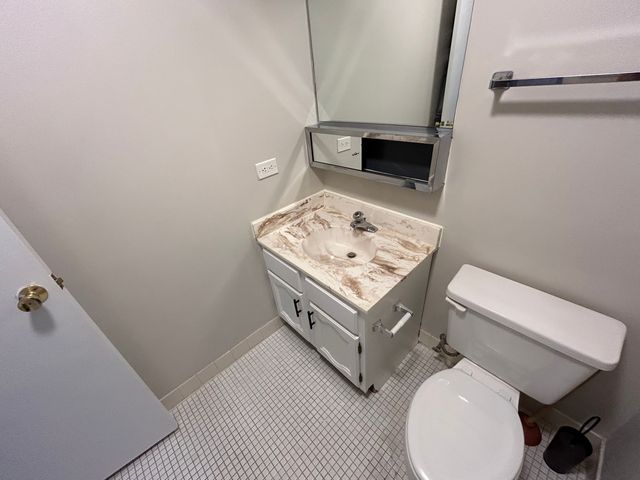 9731 N Fox Glen Drive 5C, Niles, IL 60714