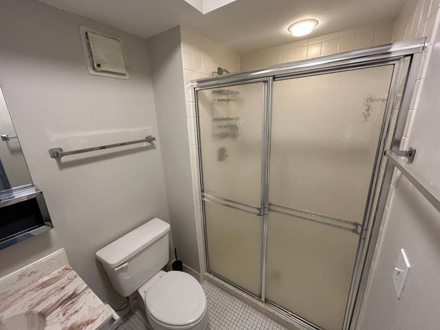 9731 N Fox Glen Drive 5C, Niles, IL 60714