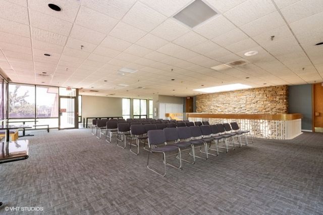 9731 N Fox Glen Drive 5C, Niles, IL 60714