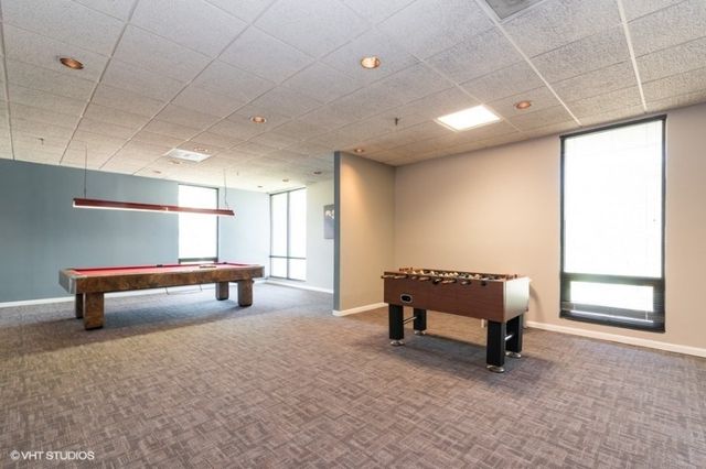 9731 N Fox Glen Drive 5C, Niles, IL 60714