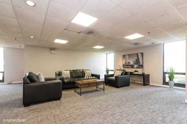 9731 N Fox Glen Drive 5C, Niles, IL 60714