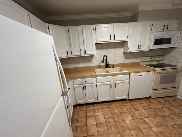 9731 N Fox Glen Drive 5C, Niles, IL 60714