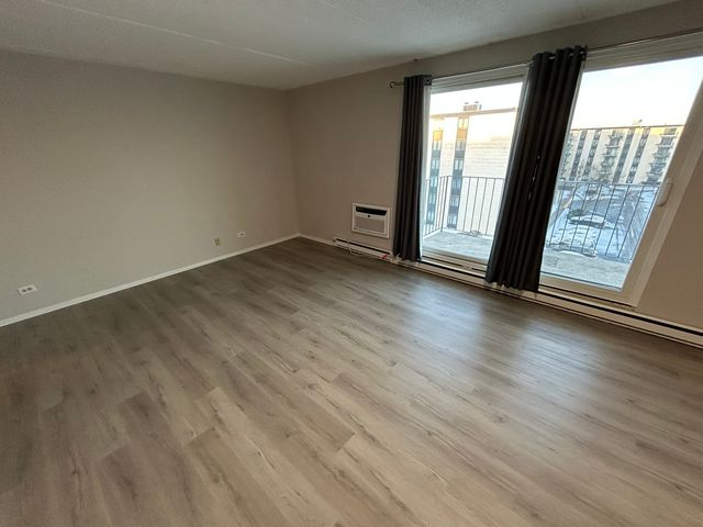 9731 N Fox Glen Drive 5C, Niles, IL 60714