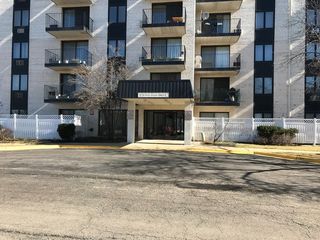 9731 N Fox Glen Drive 5C, Niles, IL 60714