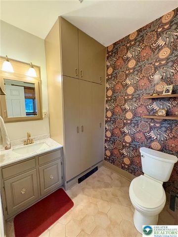 375 Georgetown Road, Lower Nazareth Twp, PA 18064