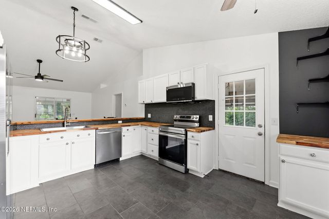 2720 E FENNEL Court, Middleburg, FL 32068