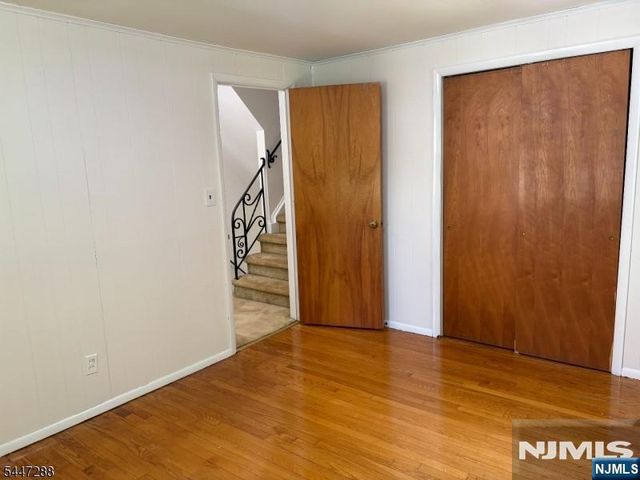 33 Longacre Drive, Livingston, NJ 07039