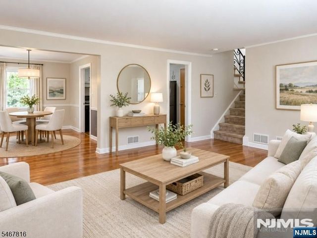 33 Longacre Drive, Livingston, NJ 07039