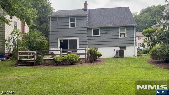 33 Longacre Drive, Livingston, NJ 07039
