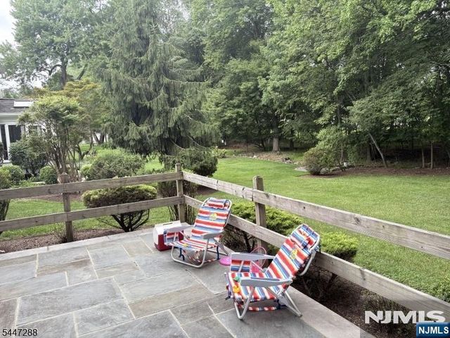 33 Longacre Drive, Livingston, NJ 07039