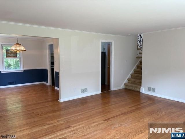 33 Longacre Drive, Livingston, NJ 07039