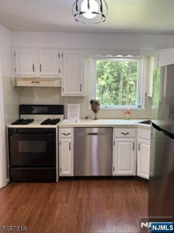 33 Longacre Drive, Livingston, NJ 07039