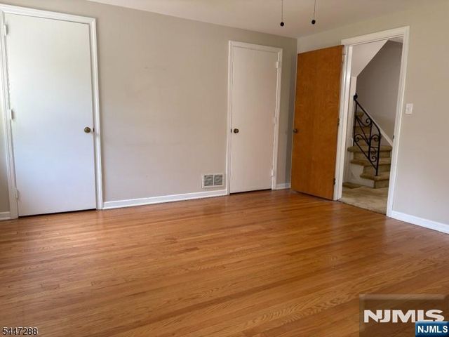 33 Longacre Drive, Livingston, NJ 07039