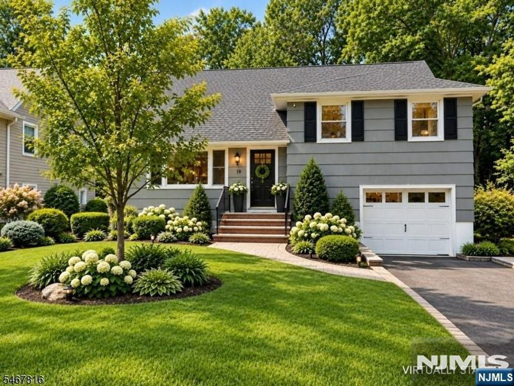33 Longacre Drive, Livingston, NJ 07039
