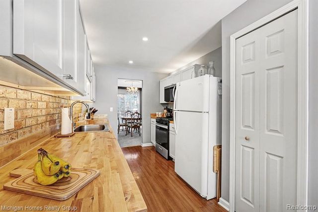 1437 Lantern Lane, Rochester Hills, MI 48306