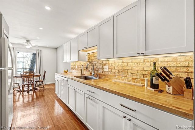 1437 Lantern Lane, Rochester Hills, MI 48306