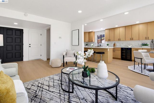 1487 Fry Ln, Hayward, CA 94545