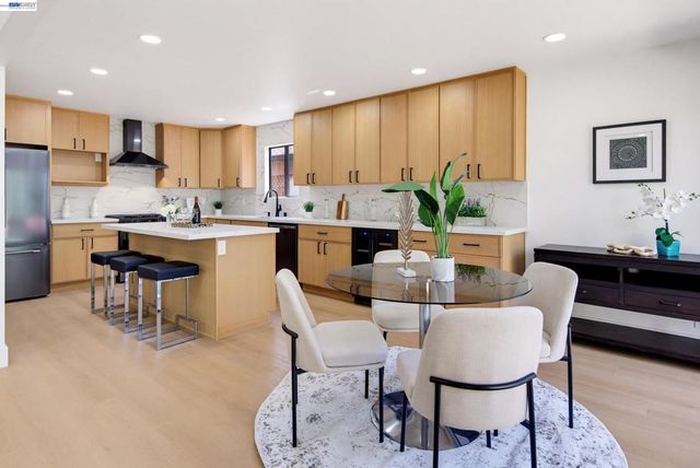 1487 Fry Ln, Hayward, CA 94545