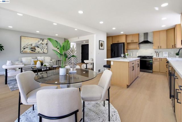 1487 Fry Ln, Hayward, CA 94545
