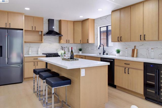 1487 Fry Ln, Hayward, CA 94545