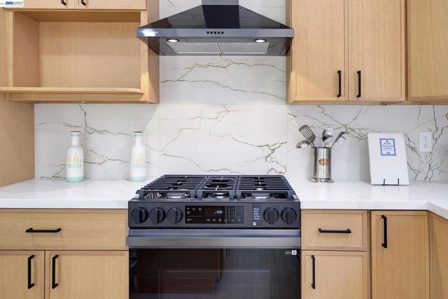 1487 Fry Ln, Hayward, CA 94545