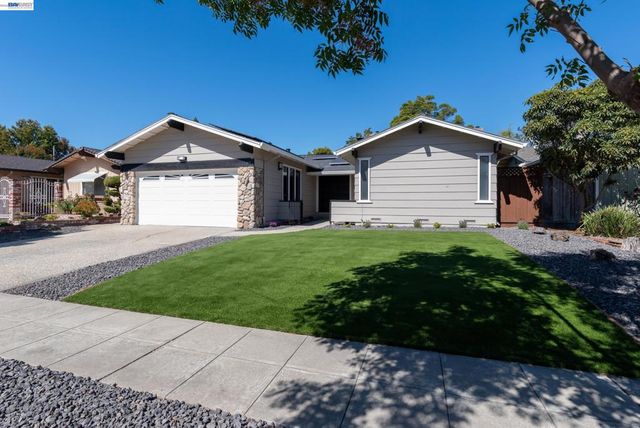 1487 Fry Ln, Hayward, CA 94545