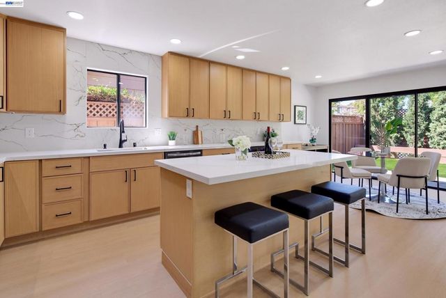 1487 Fry Ln, Hayward, CA 94545