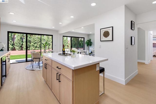 1487 Fry Ln, Hayward, CA 94545