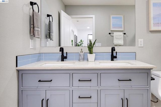 1487 Fry Ln, Hayward, CA 94545