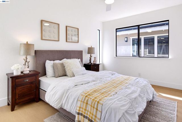 1487 Fry Ln, Hayward, CA 94545