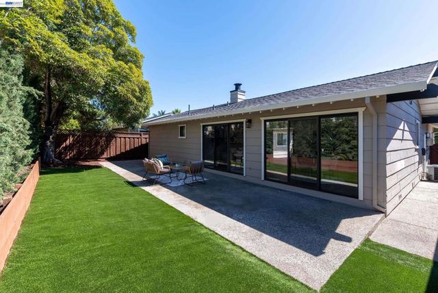 1487 Fry Ln, Hayward, CA 94545
