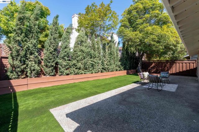 1487 Fry Ln, Hayward, CA 94545