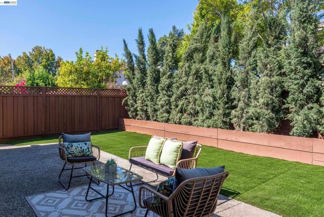 1487 Fry Ln, Hayward, CA 94545