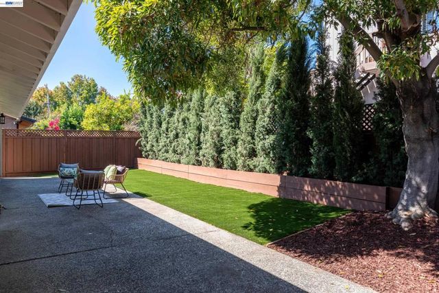 1487 Fry Ln, Hayward, CA 94545