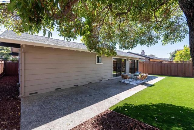 1487 Fry Ln, Hayward, CA 94545