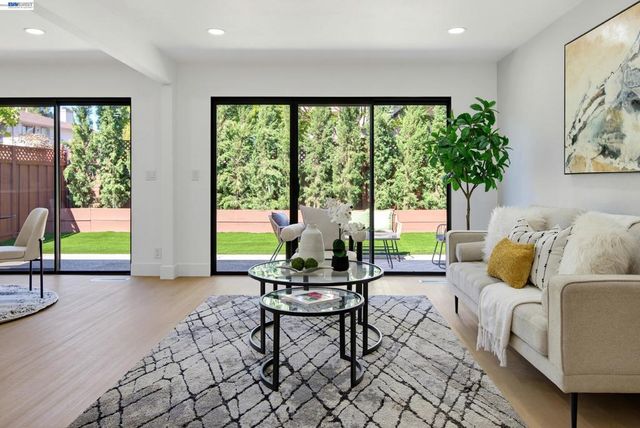 1487 Fry Ln, Hayward, CA 94545
