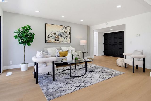 1487 Fry Ln, Hayward, CA 94545