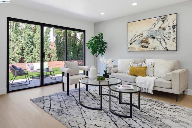1487 Fry Ln, Hayward, CA 94545