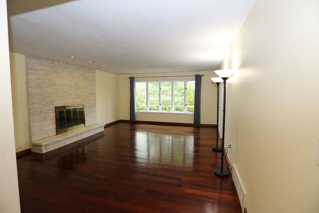 1 Piper Rd, Lexington, MA 02421