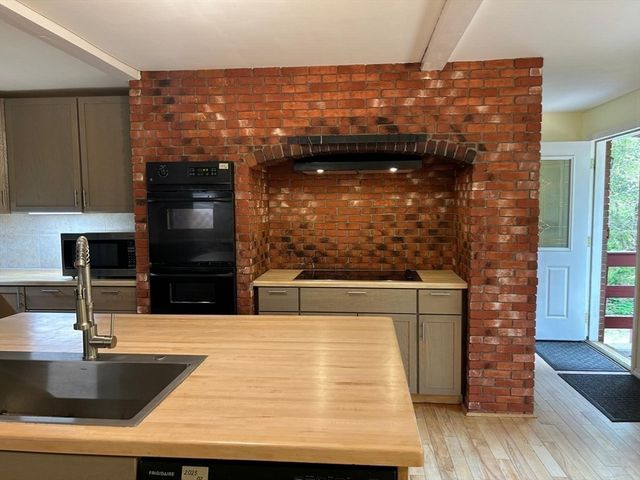 1 Piper Rd, Lexington, MA 02421