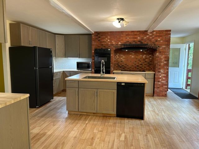 1 Piper Rd, Lexington, MA 02421